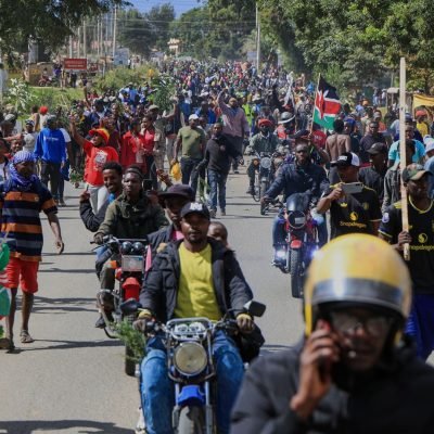 Hundreds of Kenyans protest plans to quarantine US Ebola patients in their country
